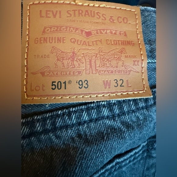 LEVI’S 501 93 FADING & WHISPERING FRAY CUFFS BUTTON FLY 7” BLACK SHORTS NEW - Picture 9 of 11